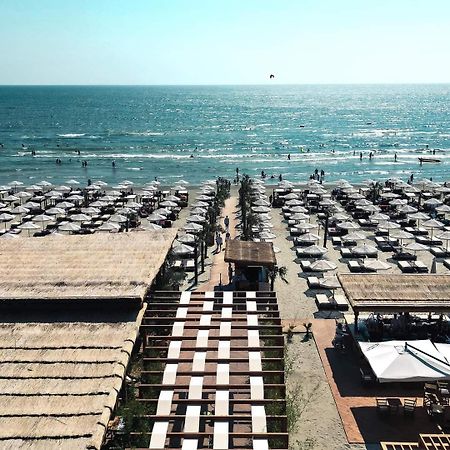 Blue Wave Luxury Apartment Mamaia Nord Azimuth Beach Năvodari Exterior foto